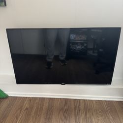 43” Roku Tv With Wall Mount
