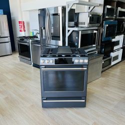 Café - 5.6 Cu. Ft. Self-Cleaning Slide-In Gas Convection Range - Matte black Model:CGS700P3MD1