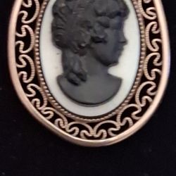 Vintage Cameo On Gold Chain