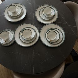 Kitchen Table W/charis