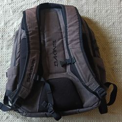 DAKINE PADDED BACKPACK LIKE NEW !!!