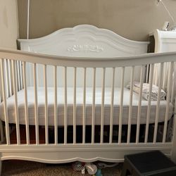Crib With Newton Mattress