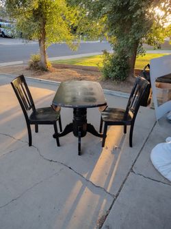 Folding leaf table with two chairs