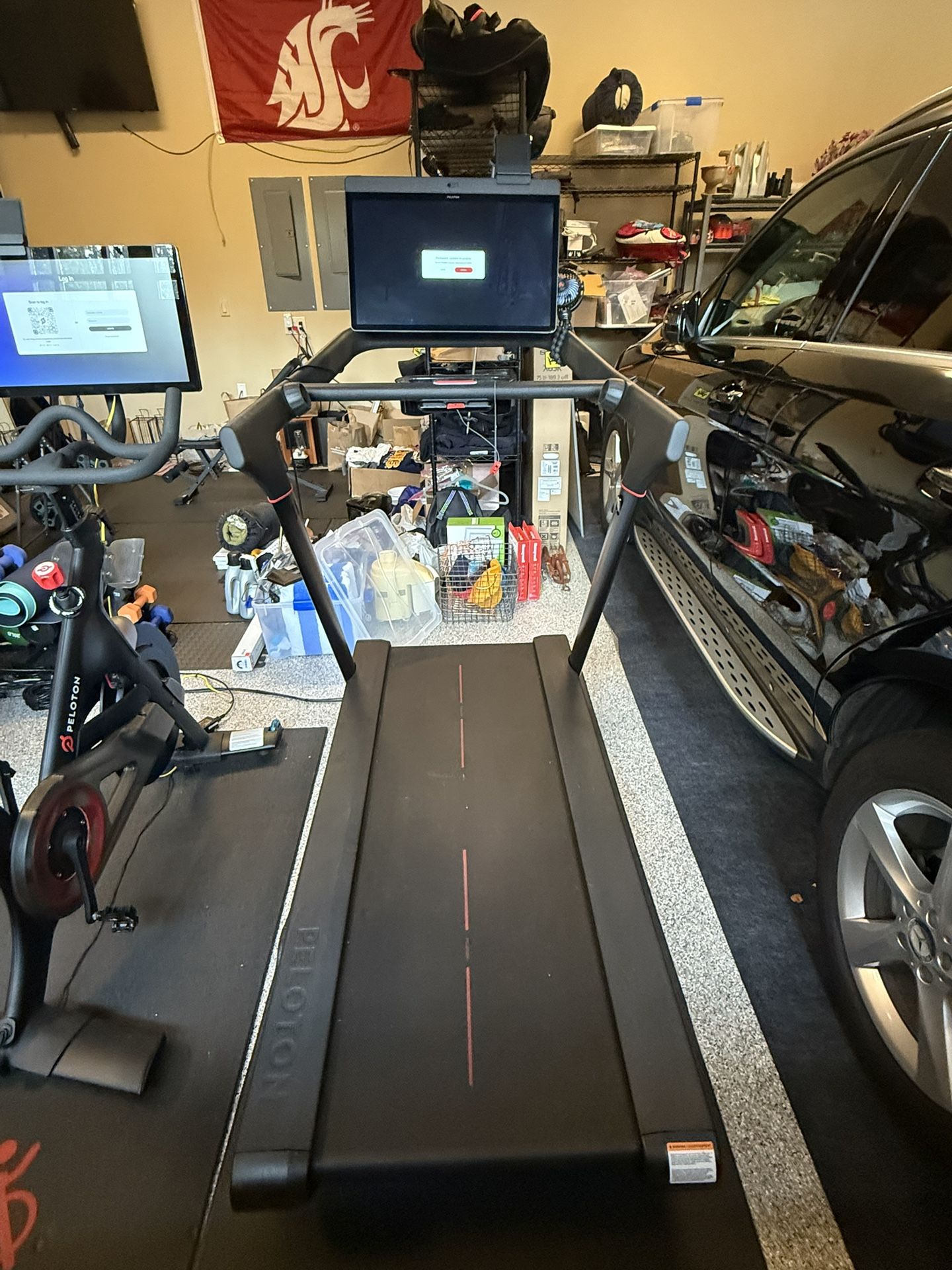 Peloton Tread Smart Treadmill 23.8” HD Touchscreen Bluetooth WiFi EUC