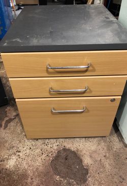 Cabinet for Office on Wheels