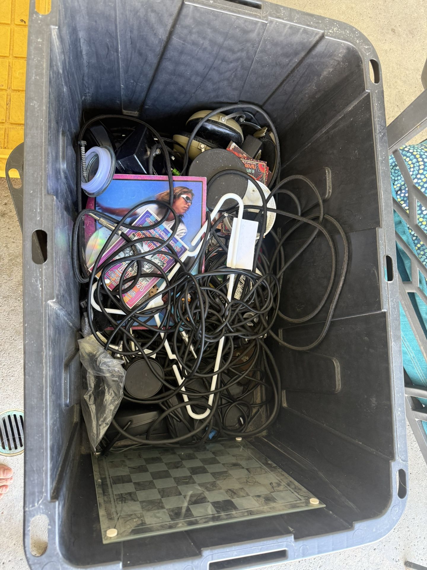 Guitar junk cables etc, not sure what works