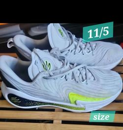 Shoes Size  11/5
