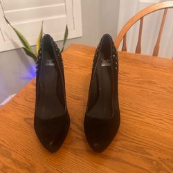 $10 - Woman’s sz 10m black velvet studded stilettos, 5” heals.  Brand is Shiekh.  Perfect for your Halloween costume.  Pickup only in the area of 36th