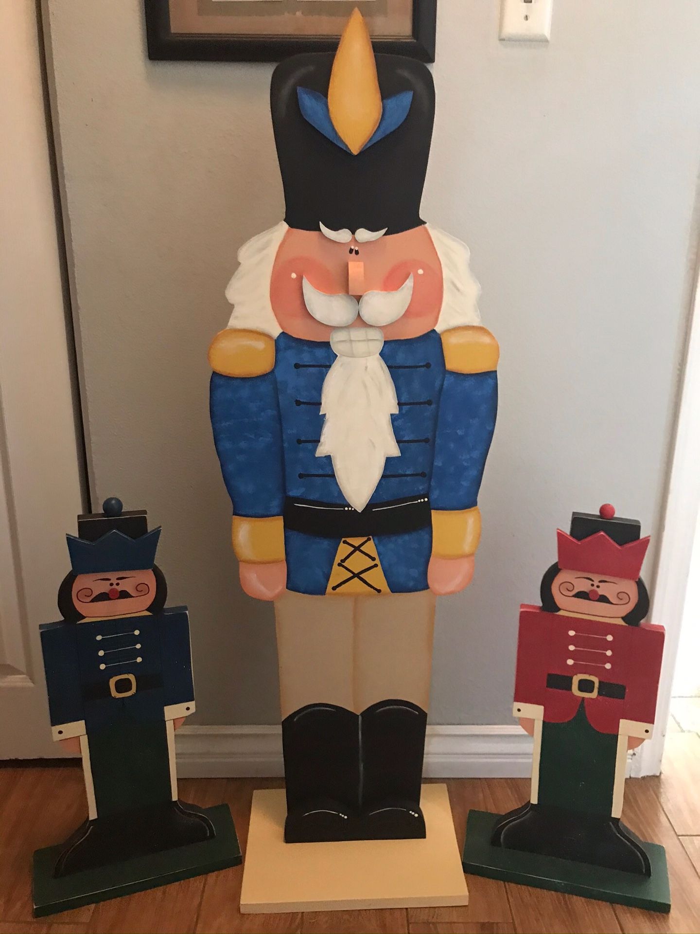 Wood nutcrackers