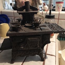 Vintage Miniature Cast Iron Stove With Pans for Sale in Hesperia, CA -  OfferUp