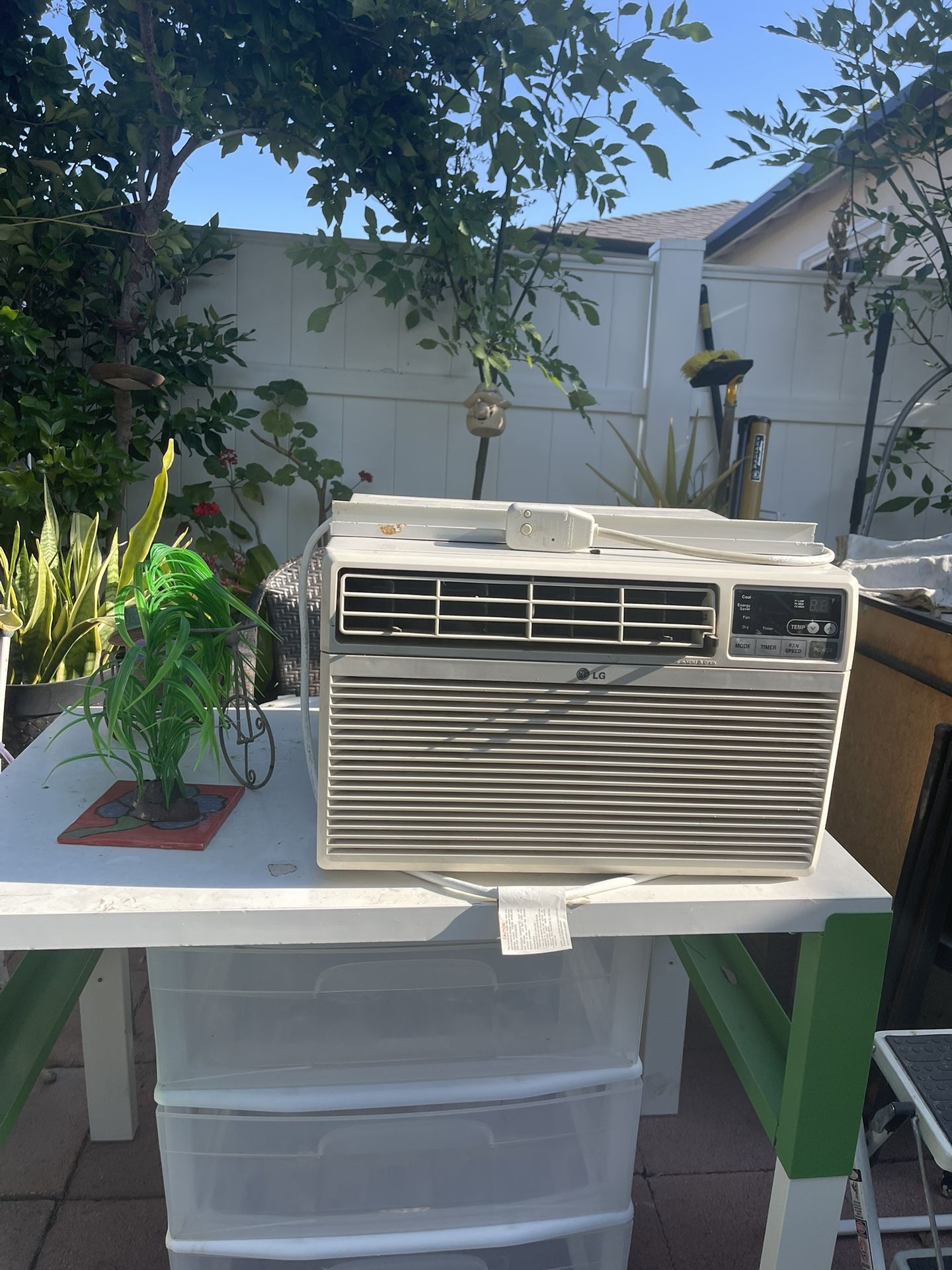 8000 BTU Air Conditioning Working Good