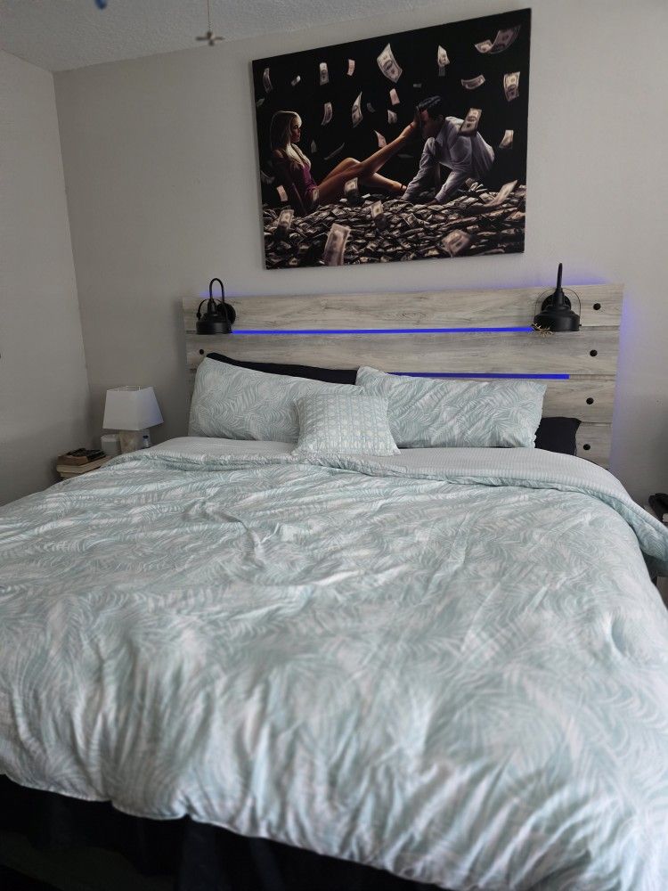 King BEDROOM SET WITH MATTRESS $650