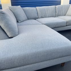 FREE DELIVERY!!! Living Spaces 2 piece gray sectional couch with chase