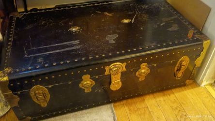 RARE! ANTIQUE Globetrotter's "Steamer"  Black & Brass Goods Traveling Trunk MINT 2-level INTERIOR! Aged exterior..... PERFECT SPECIMEN w\ RARE Native