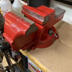 Massive Bench Vice