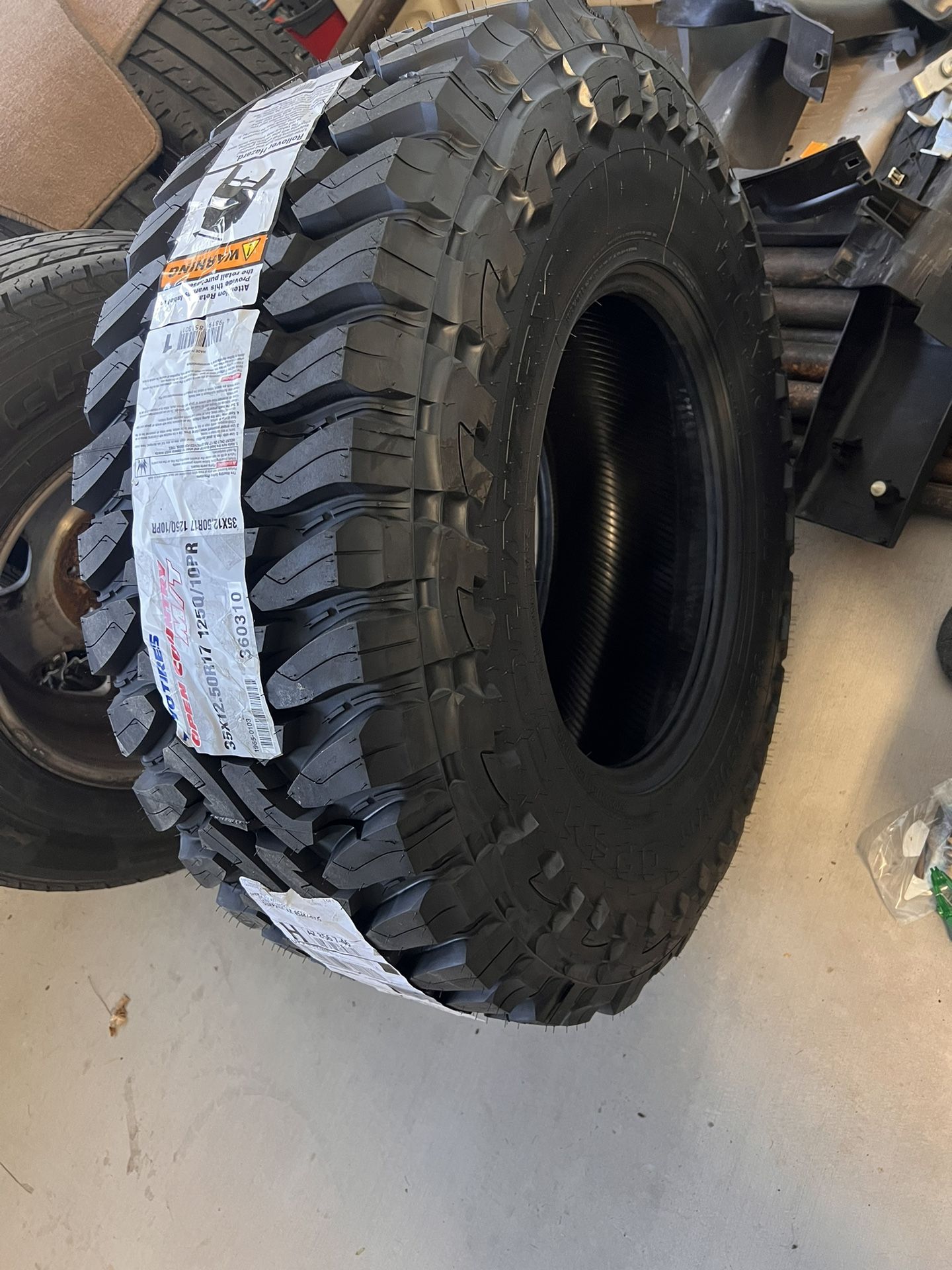 35x12.50x17 Toyo Mt