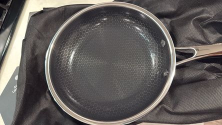 Brand new! HexClad 8 inch Hybrid pan