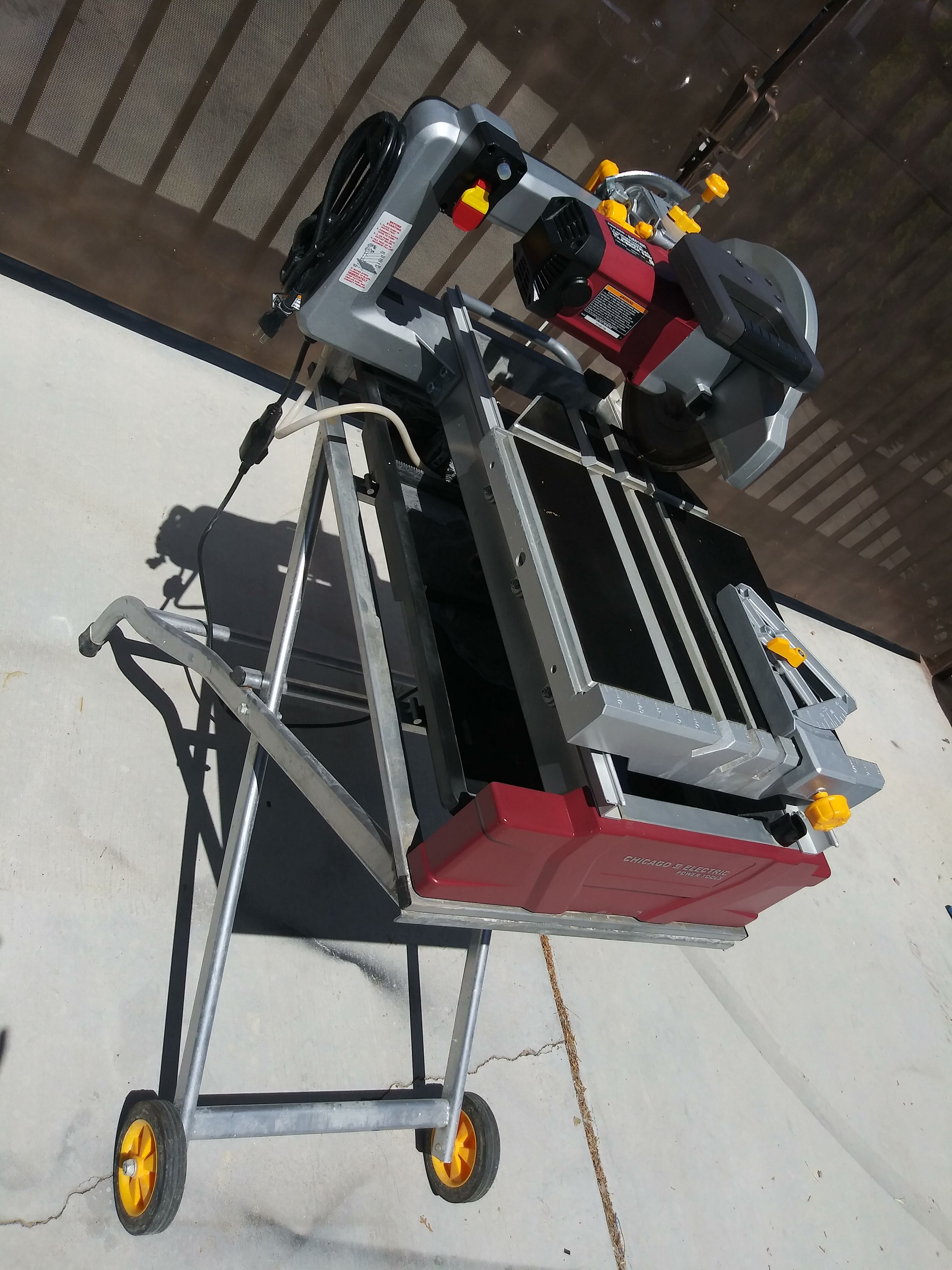 Chicago Electric 10 in. 2.5 HP Tile/Brick Saw W/Stand for Sale in Las