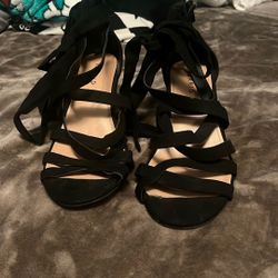 Woman’s Up lace Heel 