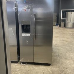 Frigidaire Side By Side Stainless Steel Refrigerator XT16
