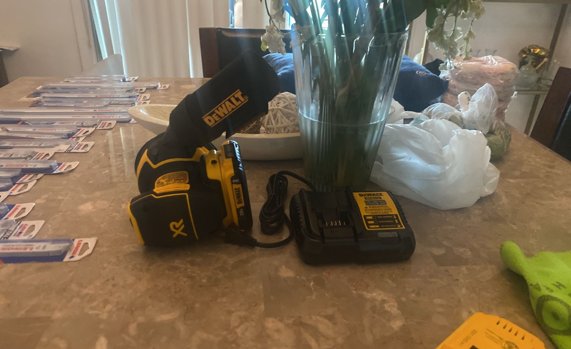Dewalt 20v xr sander with battery and charger