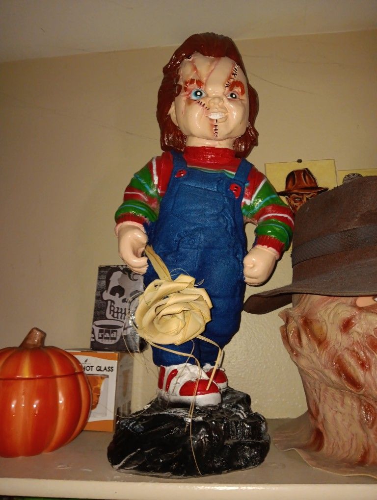 Big statue of chucky
