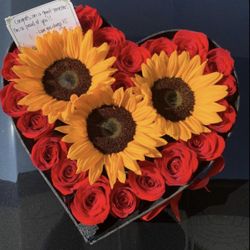 ✨ Rose/ Flower Arrangements Available ✨