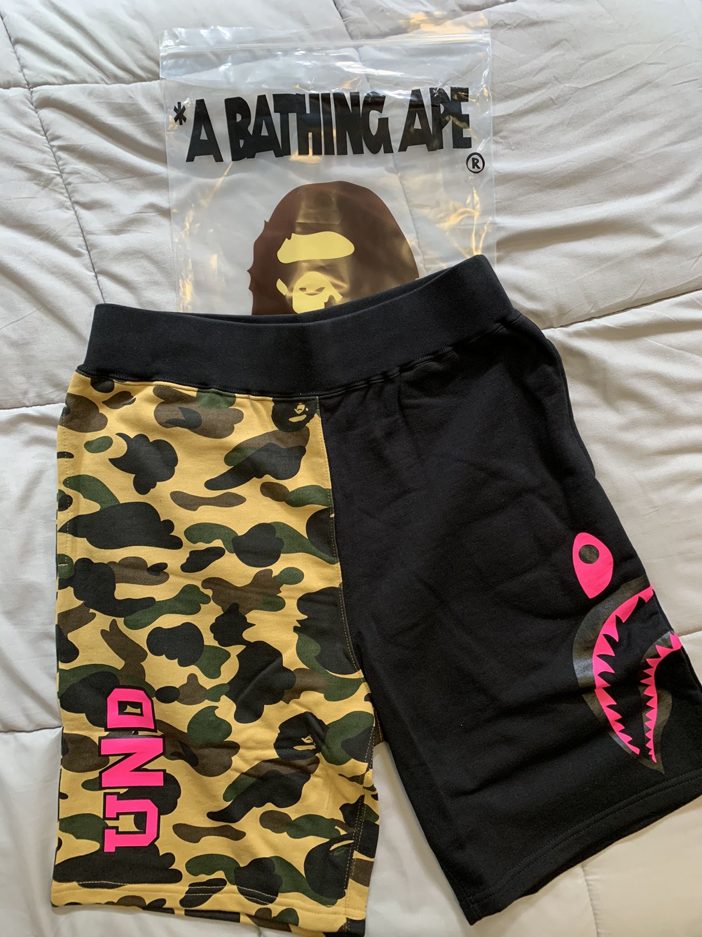BAPE undefeated CAMO and black pink shorts (XL)