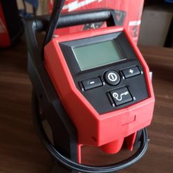 Milwaukee m12 Compact Inflator 