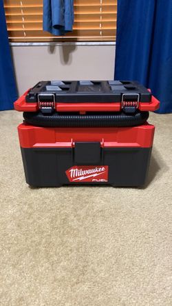 Milwaukee M18 Packout Vacuum