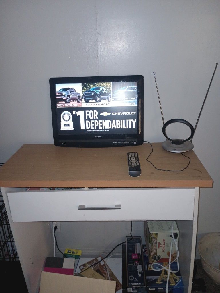 Toshiba 20inch Flat Screen TV/Antenna/Remote
