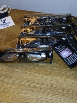 4 BRAND NEW PAIR OF LIGHT UP READING GLASSRS (+1.75)