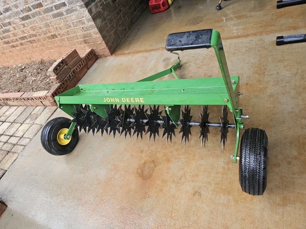 John Deere 40" Tow-Behind Spike Aerator