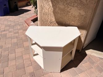 White Wood Corner Desk with Shelves
