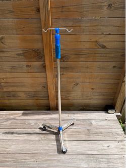 Free An IV stand (or drip stand)