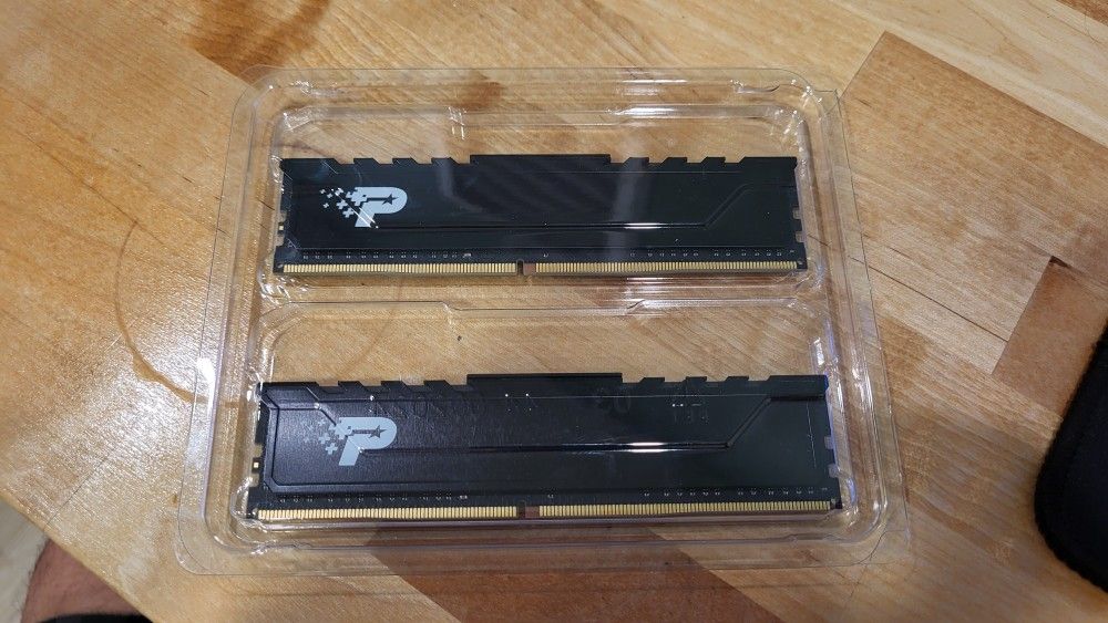*NEVER USED* Patriot Memory Signature Premium DDR4 16GB (2x8GB) 3200MHz
