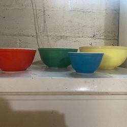 Vintage Pyrex Mixing Bowl Set