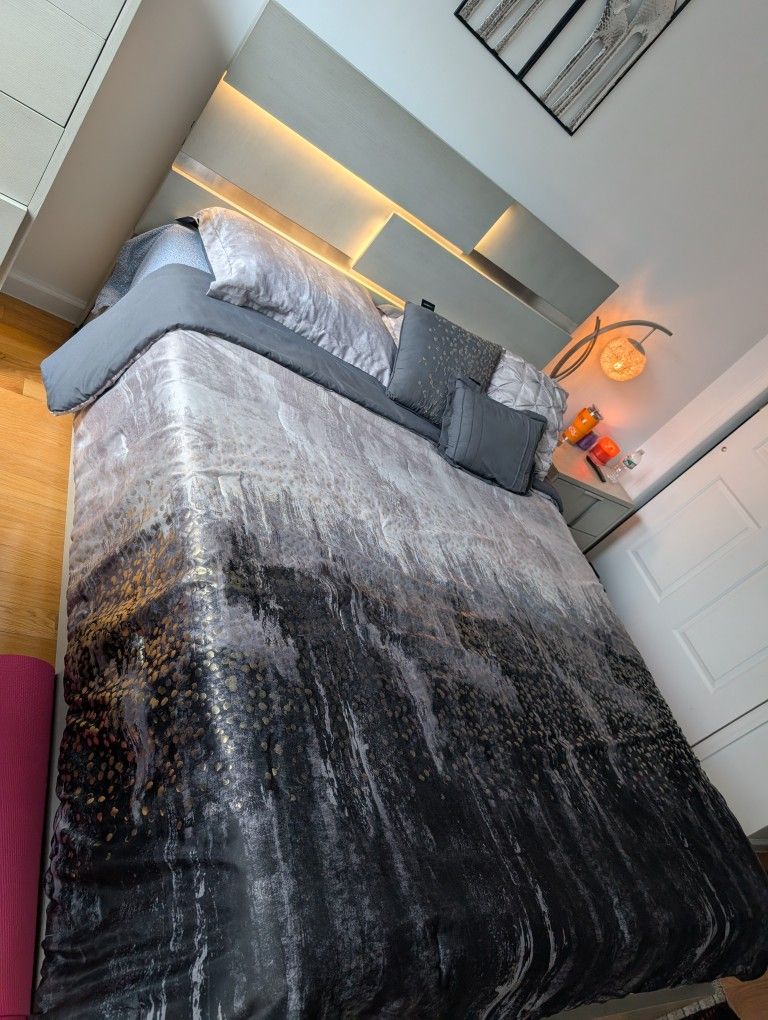 Queen Bed