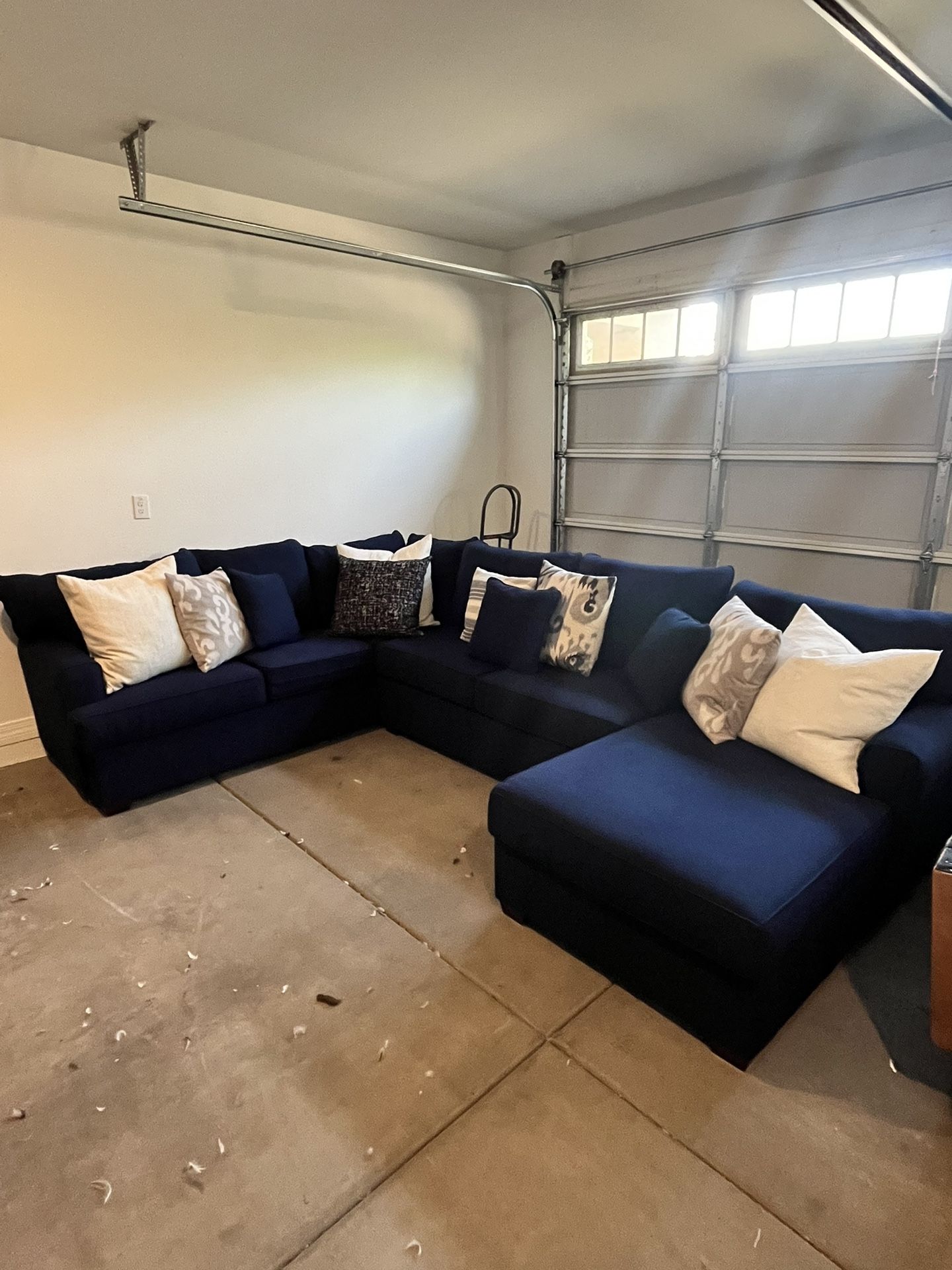 $850 Family Living Room Sectional Sofa Delivery Available