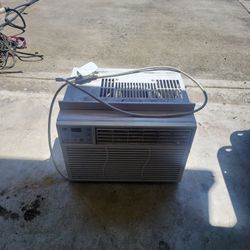 Window AC unit - 6400 BTU