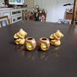 Set Of 4 Disney's Winnie The Pooh Dining Table Accessories With Salt & Pepper Shakets And 2 Honey Pot Toothpick Holders