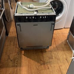 BOSH PANEL READY DISHWASHER 24” INCHES