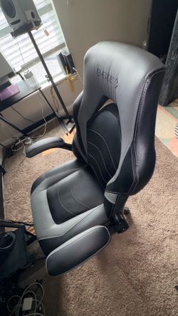 Emerge Gaming Chair – Good Condition