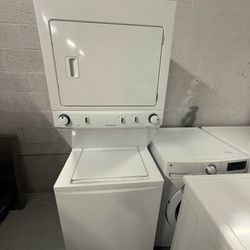 Frigidaire Washer And Dryer Stackable “27 ( Lavadora Y Secadora )