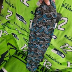 One Used myham Skateboard in excellent condition as u can see in the photos what it offers 22''inches only used in the house ..Madera CA 