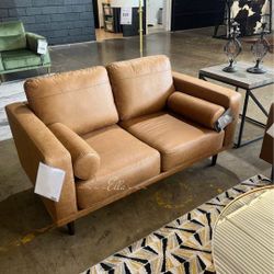 📍TeloraSofa and Loveseat
Ashley Furniture