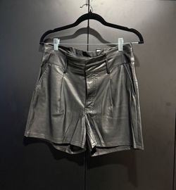 Sofia Vergara black leather -like shorts