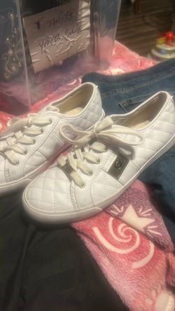 Size 8 white guess shoes