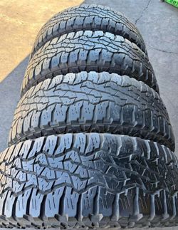 285/70/17Goodyear Selling a set of 4 tires in excellent condition 🫡
