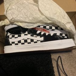 Vans checkered black and white shoes